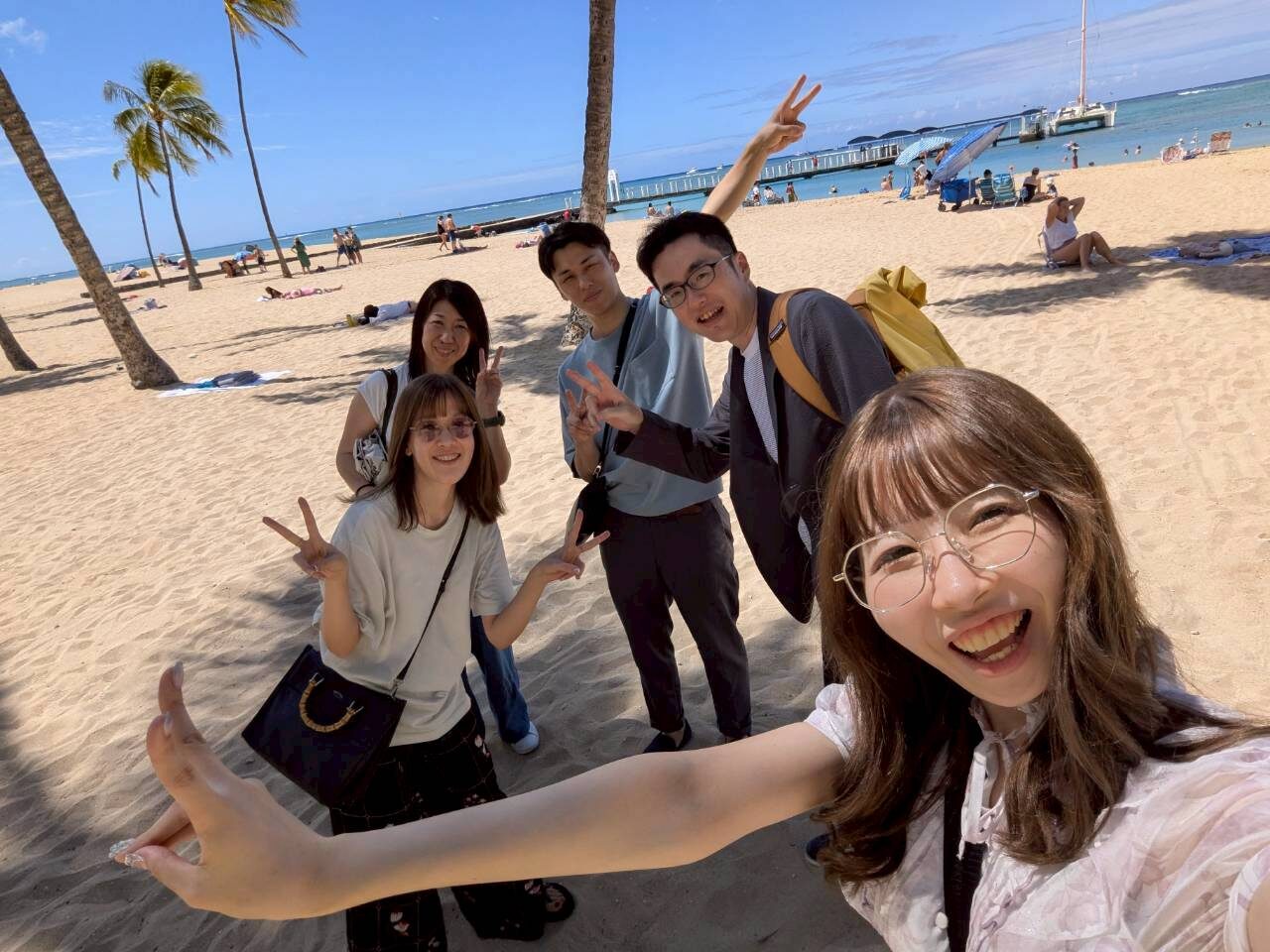 ワイキキビーチで楽しむ社員